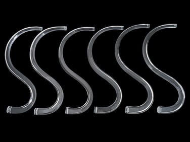 COLLECTION OF S SHAPED CLEAR CLASS PIECES FOR DECOR