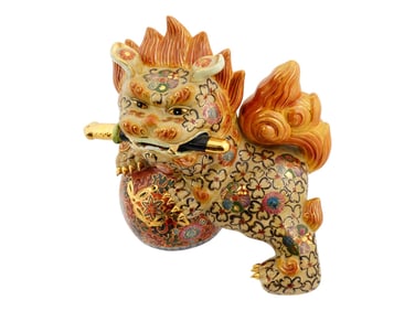 VINTAGE CHINESE PORCELAIN FOO DOG FIGURINE