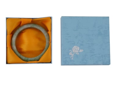 CHINESE HAND CARVED JADE BANGLE BRACELET IN BOX