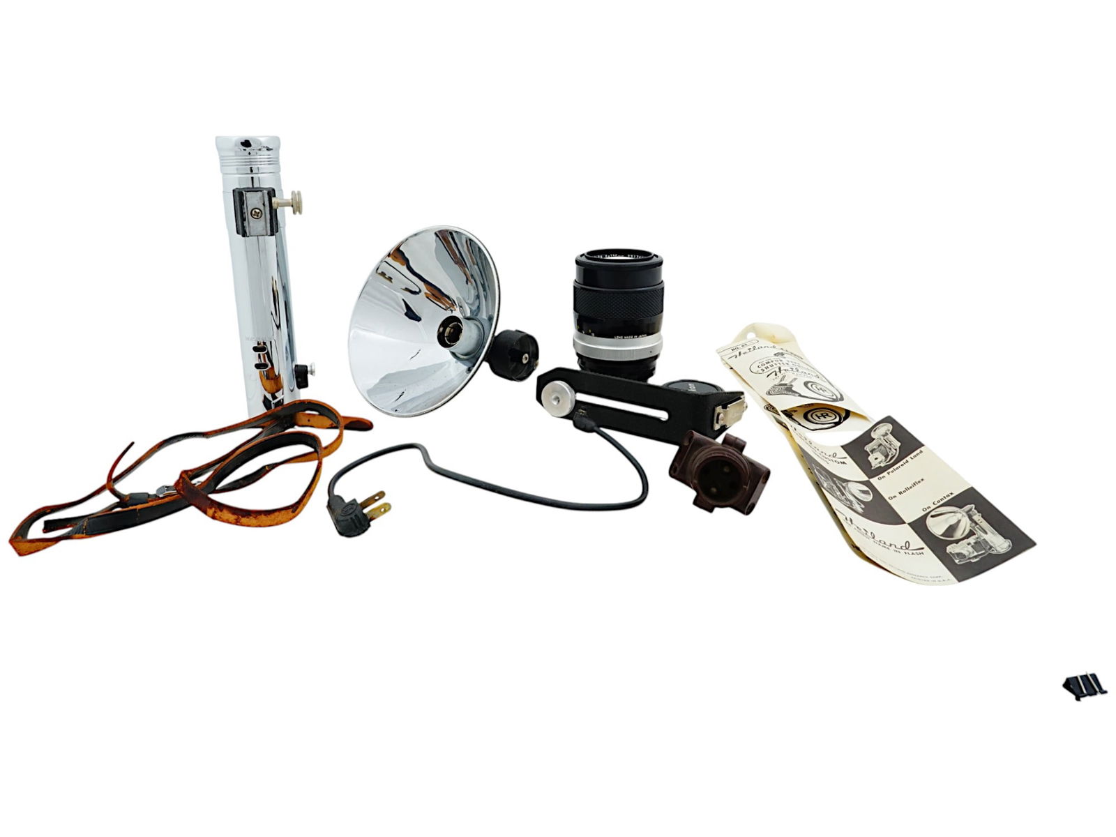 LOT OF VINTAGE NIKON AND HEILAND CAMERA ITEMS (1 of 14)