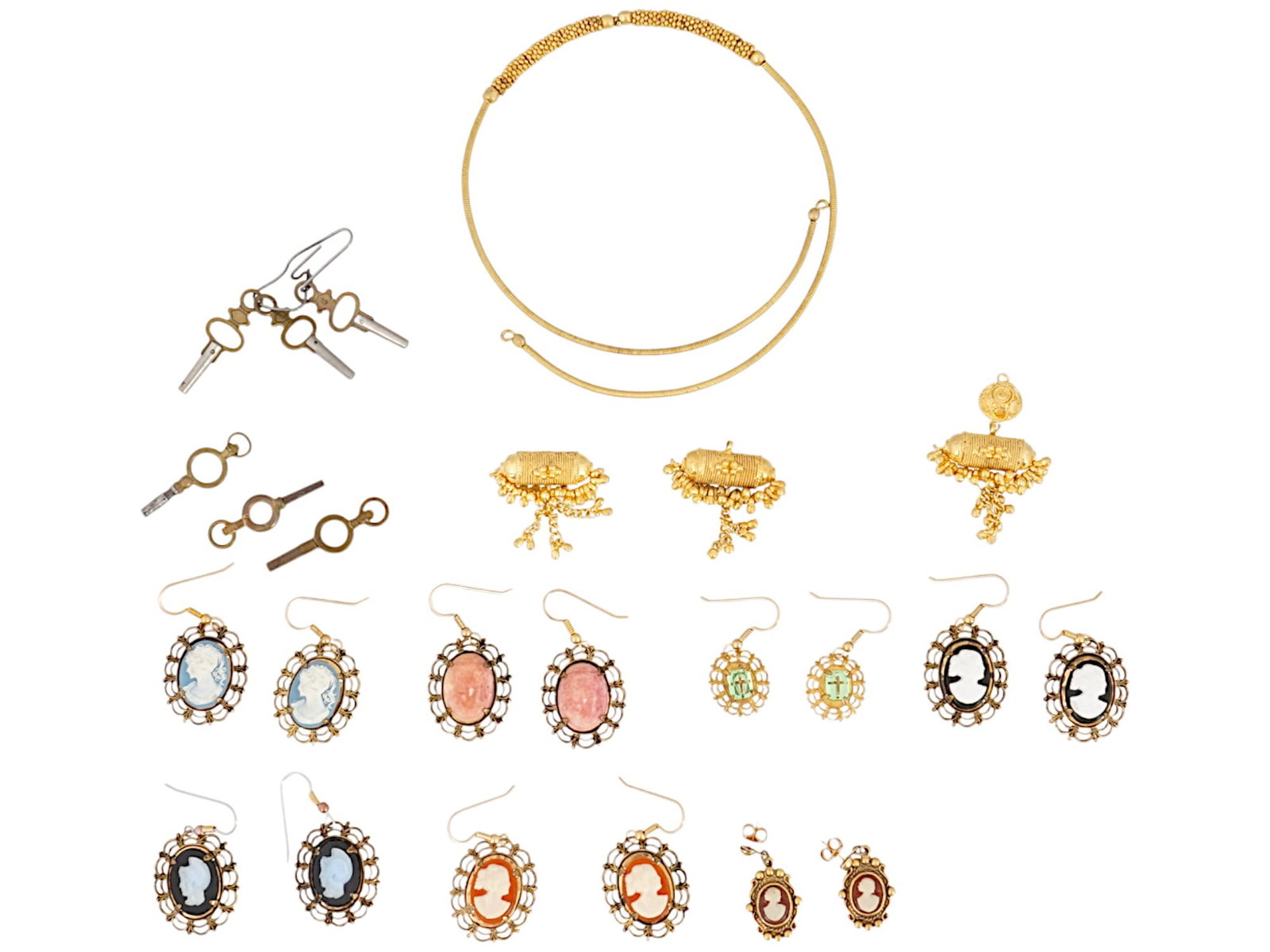 LOT OF VINTAGE COSTUME JEWELRY AND ACCESSORIES: A lot of vintage costume jewelry and accessories. A total of 17 items, including cameo hook earrings, a colar necklace, and watch keys. Costume Jewelry And Accessories For Women.THIS LOT QUALIFIES FOR
