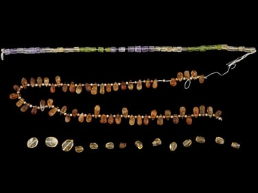 COLLECTION OF ASSORTED BEADS FOR CRAFTING JEWELRY