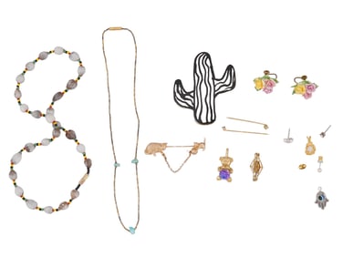 LOT OF COSTUME JEWELRY NECKLACES BROOCHES EARRINGS