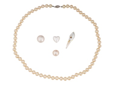STRING OF BEIGE AND WHITE PEARL BEADS F NECKLACE