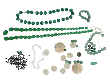 COLLECTION OF ASSORTED GLASS STONE BEADS STRINGS