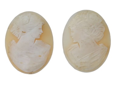 PAIR OF VINTAGE HAND CARVED CAMEO BROOCHES