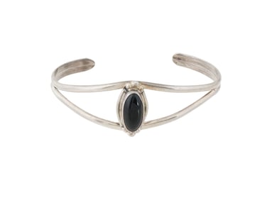 VINTAGE STERLING SILVER AND ONYX STONE BRACELET