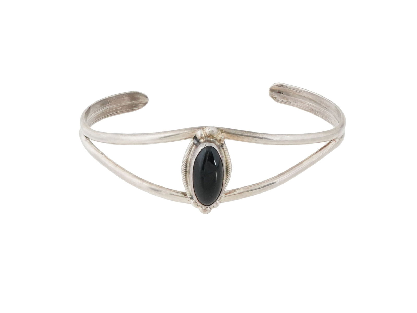 VINTAGE STERLING SILVER AND ONYX STONE BRACELET (1 of 4)