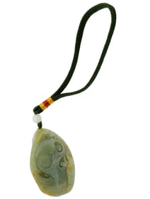 VINTAGE CHINESE CARVED JADE FISH TOGGLE