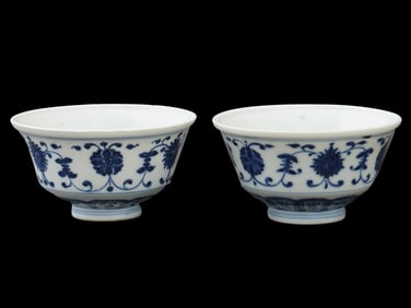 ANTIQUE CHINESE PORCELAIN BLUE AND WHITE CUPS