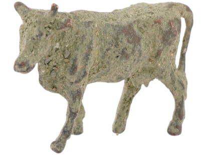 ANCIENT ROMAN REPUBLIC BRONZE FIGURINE OF A COW: An Ancient Roman bronze figurine of a cow. Roman Republic, ca. 100 BC. Archaeological Finds And Historical Relics, Metalwork, Sculpture. THIS LOT QUALIFIES FOR A 30-DAY UNCONDITIONAL RETURN FRO