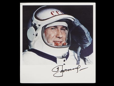 RUSSIAN SOVIET SIGNED PHOTO OF COSMONAUT ALEXEY LEONOV