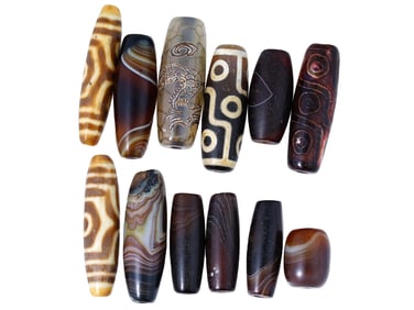 LOT OF ASSORTED AGATE BEADS WITH TIBETAN DZI BEADS