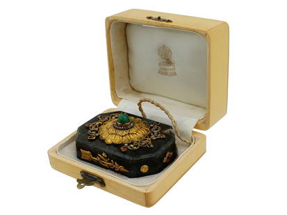 RUSSIAN GILT SILVER AGATE DIAMOND GEMS PUSH BELL: A Russian push bell. Carved agate body with gilt silver overlay in Neoclassical motifs. Garnished with rose-cut diamonds and gemstone cabochons. Makers marks on top. The item comes in a fitted box. Co