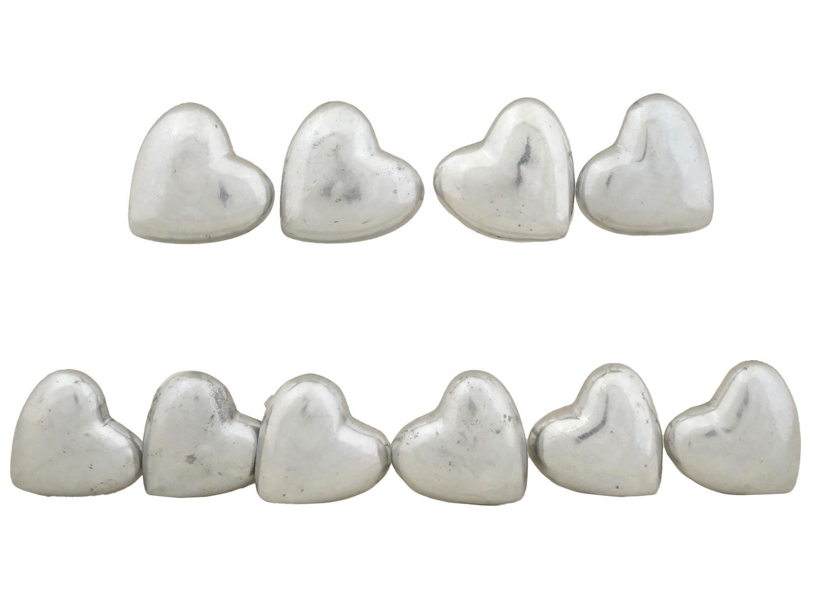 SET OF TEN VINTAGE HEART SHAPED METAL NAPKIN RINGS: A set of vintage ten heart shaped metal napkin rings. Collectible Silverware, Tableware And Serveware. THIS LOT QUALIFIES FOR A 30-DAY UNCONDITIONAL RETURN FROM THE DATE OF SALE. BUYERS ARE RES