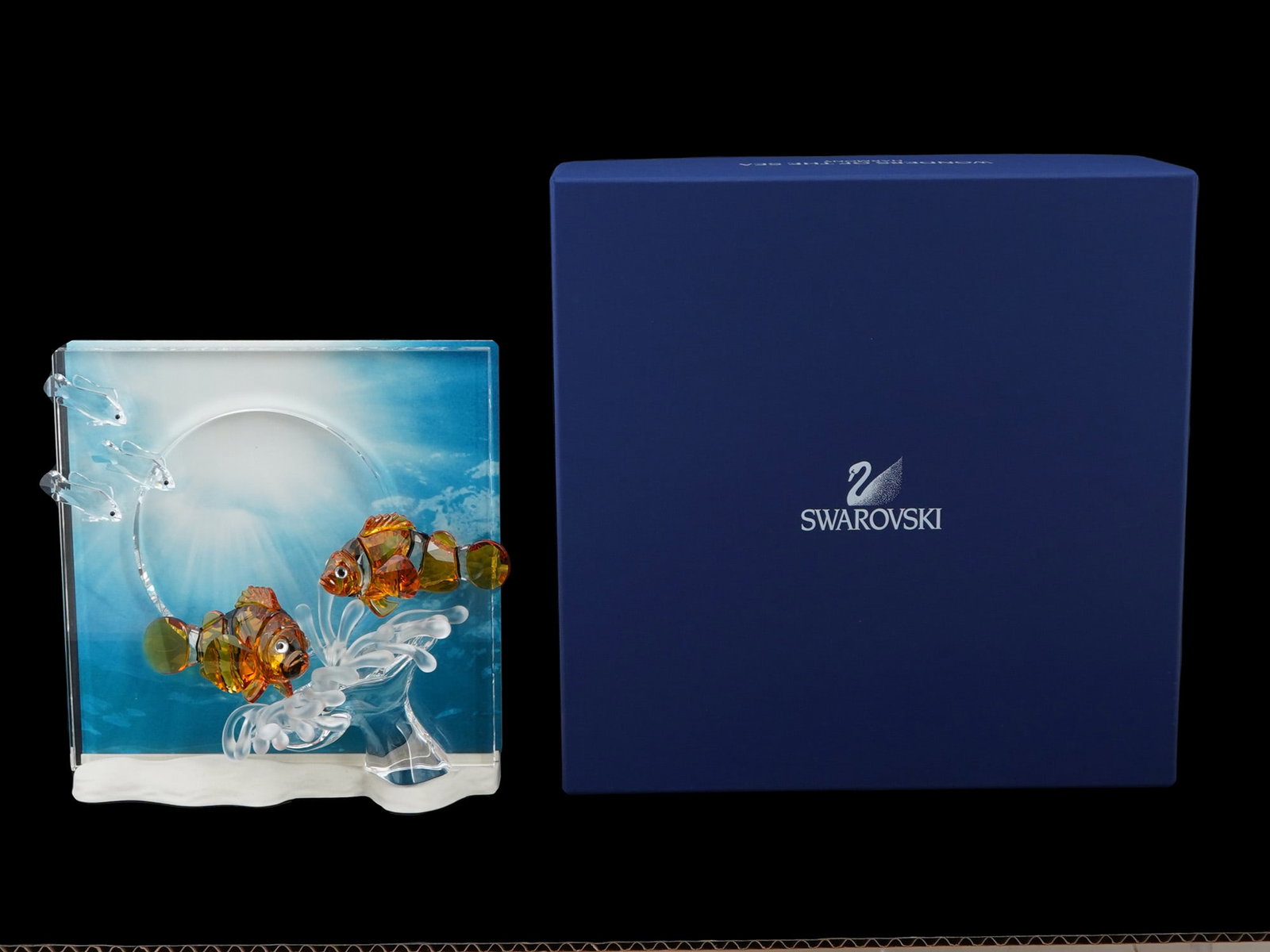 SWAROVSKI CRYSTAL WONDERS SEA HARMONY DECOR IOB COA: A Swarovski 2005 Annual Edition Harmony, the first installment of the Wonders of the Sea trilogy, designed by Martin Zendron. The Harmony figurine features a school of fish in the top left corner and 