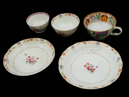 5 ANTIQUE CHINESE CERAMIC CUPS PLATES BOWLS: A lot of 5 antique Chinese ceramic items, including two dinner plates, two bowls and a cup. All pieces are of different sizes and are hand painted with a floral and foliage pattern, and the cup is pai