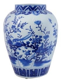 CHINESE QING BLUE AND WHITE PORCELAIN GINGER JAR