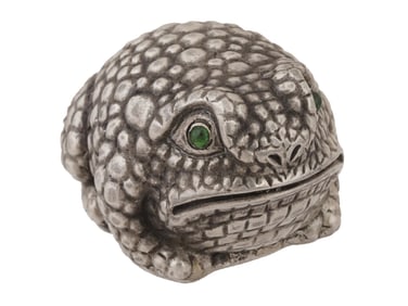 RUSSIAN SILVER FIGURINE OF A FROG WITH EMERALD EYES