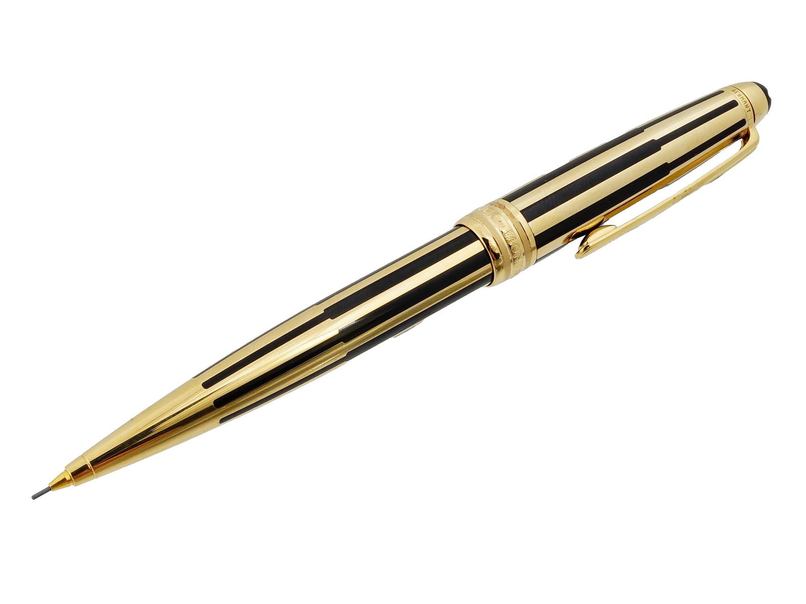 MONTBLANC MEISTERSTUCK SOLITAIRE GOLD BLACK PENCIL: A Montblanc Meisterstuck Solitaire gold and black mechanical pencil. The pencil features a striking design characterized by its signature black precious resin adorned with gleaming gold accents. Marke