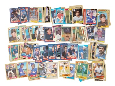 COLLECTION OF ASSORTED BASEBALL SPORTS CARDS