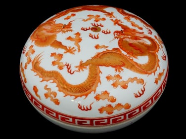 ANTIQUE CHINESE QING PORCELAIN POWDER BOX W DRAGONS