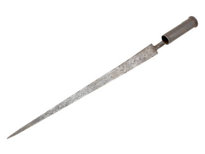 US REVOLUTIONARY WAR BRITISH LAND PATTERN BAYONET: A cast iron socket bayonet of the US Revolutionary War era, second half of the 18th century. British land pattern. Traces of an embossed hallmark. Collectible Arms And Cold Weapons, Americana, Militar