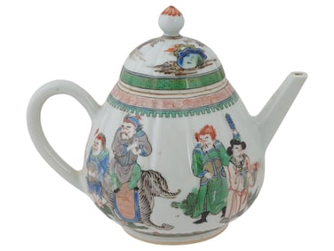 CHINESE FAMILLE VERTE ENAMELED PORCELAIN TEA POT