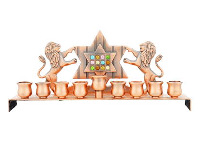 VINTAGE COPPER HANUKKAH MENORAH LAMP WITH STAR OF DAVID: A vintage American copper Hanukkah menorah lamp, dating to the 20th century, with eight candle holders and a central shamash. The central panel features a Star of David set with multicolored stones, f