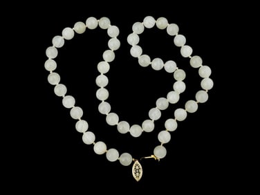 VINTAGE NECKLACE WITH BEADS OF TRANSLUCENT HARDSTONE