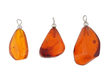 PREHISTORIC AMBER PENDANT WITH THREE INSECT INCLUSIONS