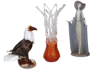 TWO MURANO GLASS PIECES AND LLADRO PORCELAIN FIGURE