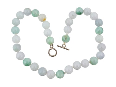 VINTAGE NECKLACE OF JADE BEADS WITH A SILVER CLASP