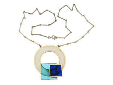 VINTAGE PENDANT NECKLACE OF LUCITE GEOMETRIC SHAPES