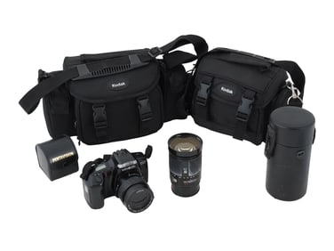 MINOLTA 5000I CAMERA WITH LENSES AND PHOTO BAGS