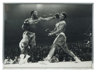 LARGE VINTAGE LARGE PHOTO OF MUHAMMAD ALI BOXING