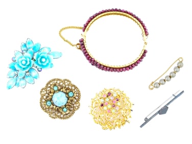 COLLECTION OF COSTUME JEWELRY BROOCHES TIE PINS