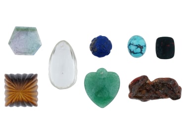 GROUP OF ASSORTED CARVED STONE BEADS FOR NECKLACE
