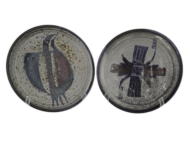 PAIR OF PRIMITIVE ARTISTIC GLAZED CERAMIC PLATES