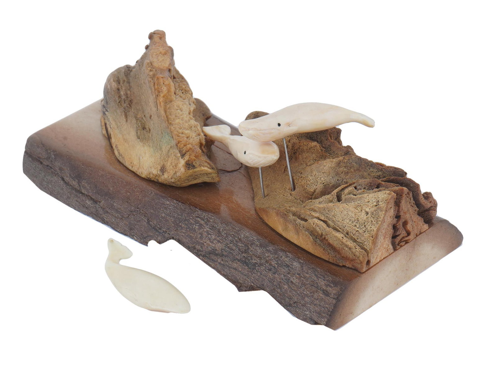 VINTAGE SCULPTURE COMPOSITION WITH WHALES: A vintage sculpture composition with whales made of wood and other natural materials. The sculpture composition represents three white whales among the rocks. Mounted on a wooden base. Vintage Animali