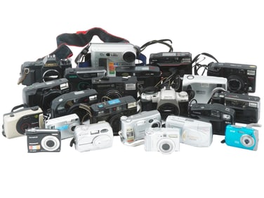 LARGE COLLECTION OF 22 COMPACT VINTAGE CAMERAS