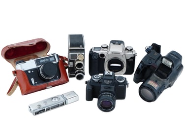 COLLECTION OF CANON MINOLTA OLYMPUS CAMERAS W CASE