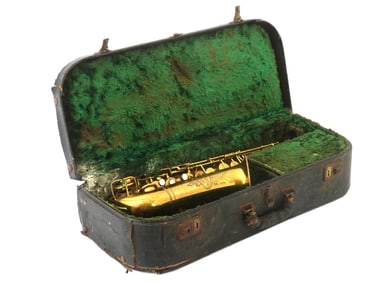 AMERICAN VINTAGE BRASS ALTO SAXOPHONE BY ELKHART
