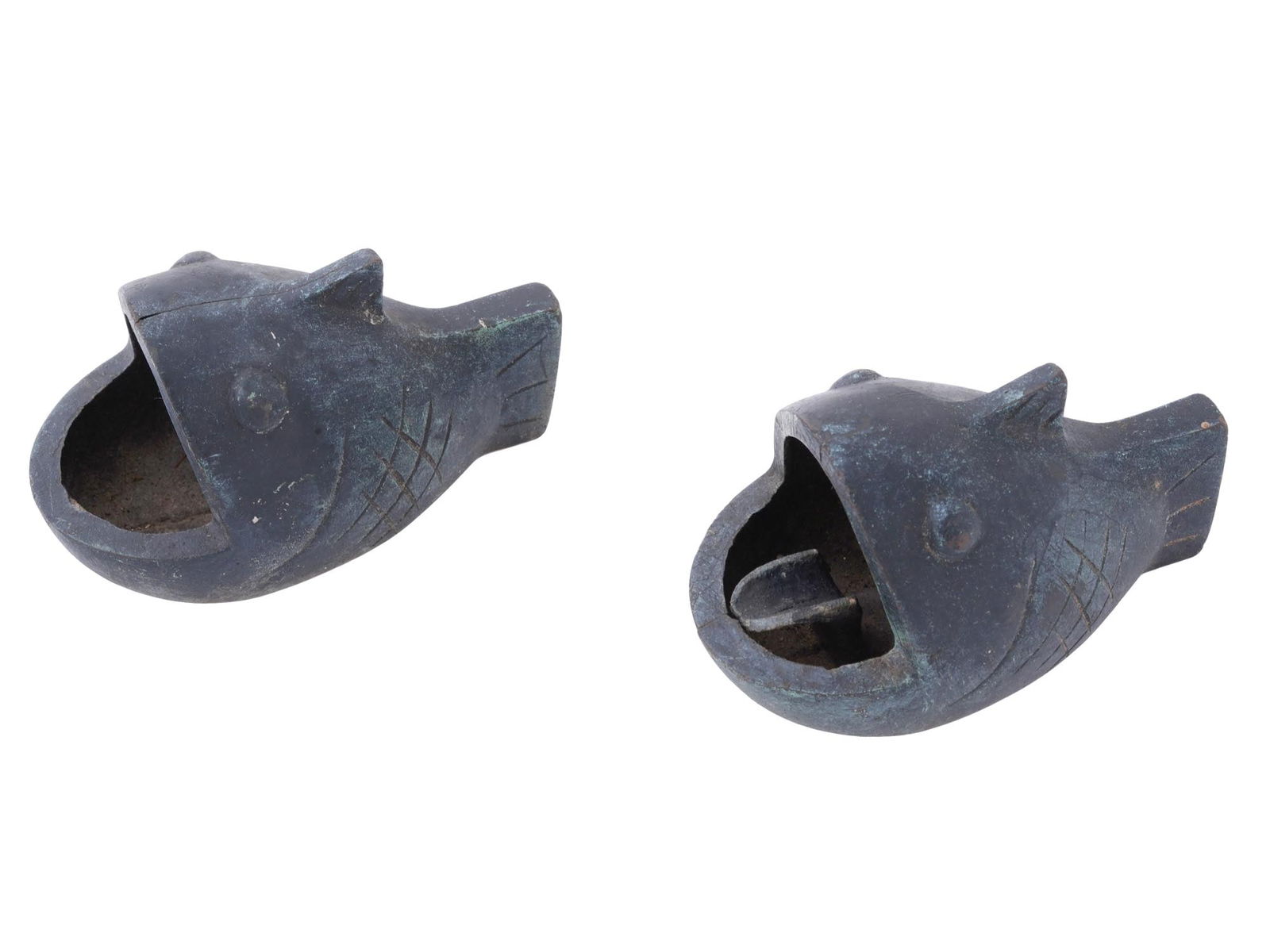 VINTAGE JAPANESE BRONZE KOI FISH ASHTRAYS (1 of 7)