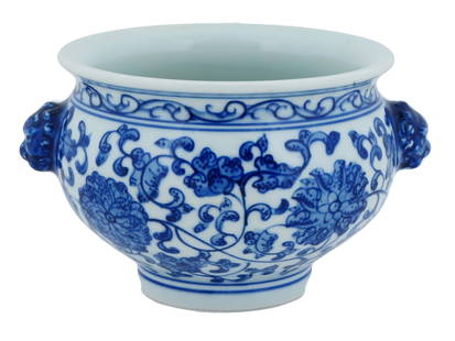 ANTIQUE CHINESE QIANLONG BLUE WHITE PORCELAIN BOWL: An antique Chinese Qianlong blue and white porcelain bowl. The raised bowl is rounded, with a widened upper edge and two sculpted heads of mythical animals on the sides. It is richly painted along the