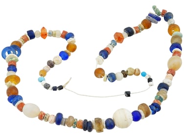 ANCIENT ROMAN GLASS BEADED NECKLACE CA 100 TO 300 AD