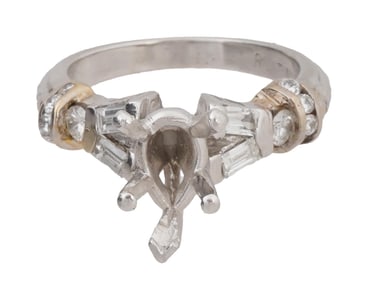 VINTAGE PLATINUM RING WITH DIAMONDS