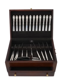 GROUP OF VINTAGE WALLACE SILVER STAINLESS KNIVES IN BOX
