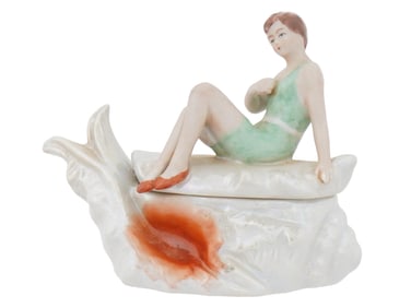 VINTAGE GERMAN ART DECO PORCELAIN BATHER FIGURINE BOX
