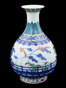 ANTIQUE CHINESE DOUCAI HAND PAINTED PORCELAIN VASE